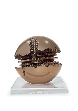 Arnaldo Pomodoro 1985
bronze and plexiglass
40,6 x 40 x 40 cm 1