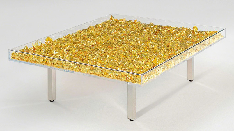 Yves Klein Tavolo plexiglass
Vetro e foglia d'oro 
357 x 1245 x 997 cm 2