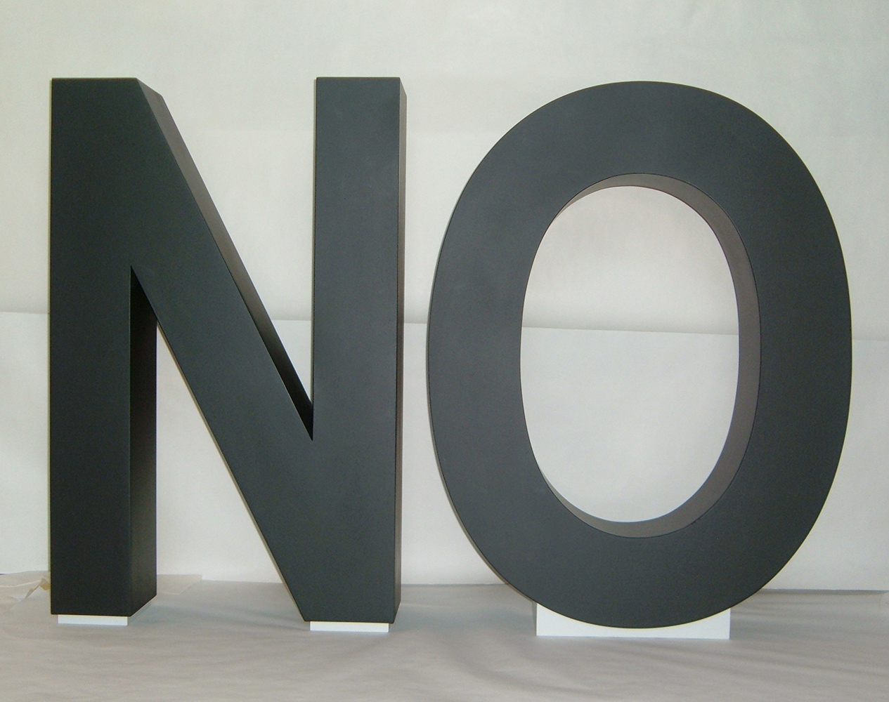 Santiago Sierra Marine plywood
39 x 100 x 21 cm 2